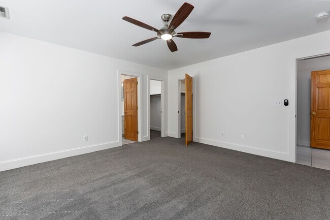 Building Photo - 320 Mendenhall Dr
