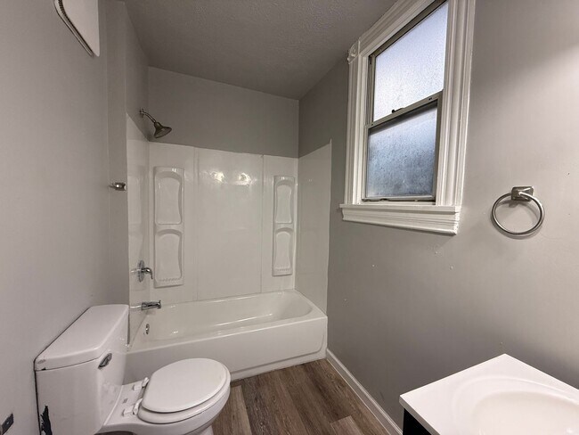 Building Photo - 129 3rd Ave
