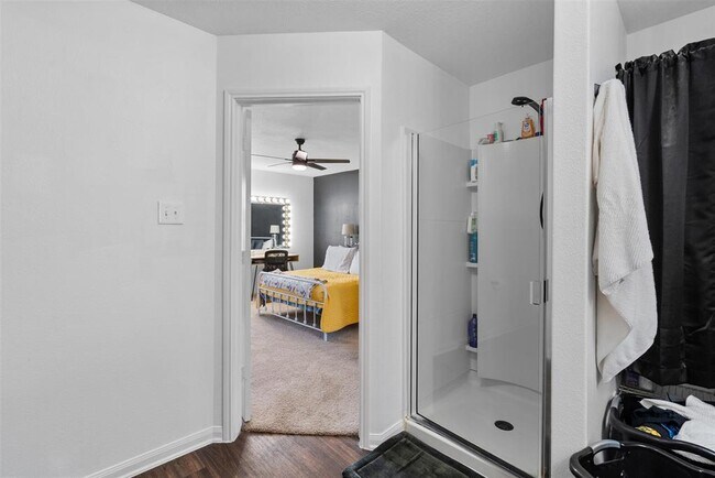 Building Photo - 2913 Seacrest Ln