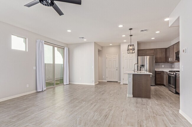 Building Photo - Spacious, Stylish, and Ready for You!   *H...