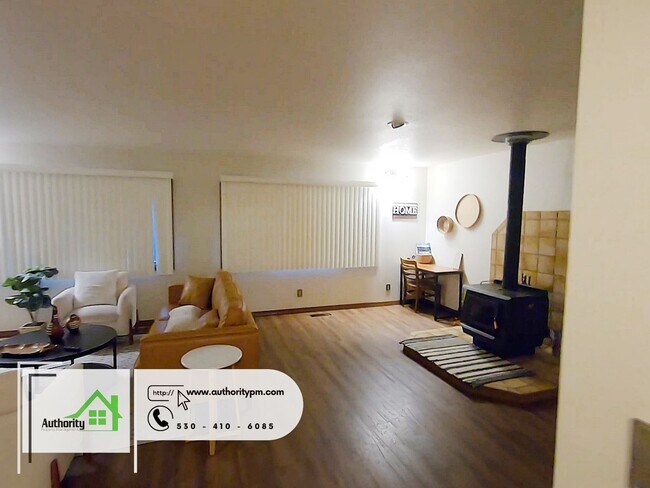 Building Photo - 10560 Old Oregon Trl