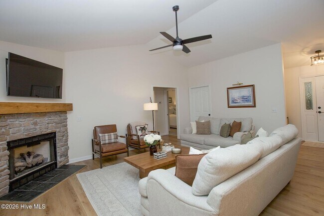 Building Photo - 681 Ginesing Dr