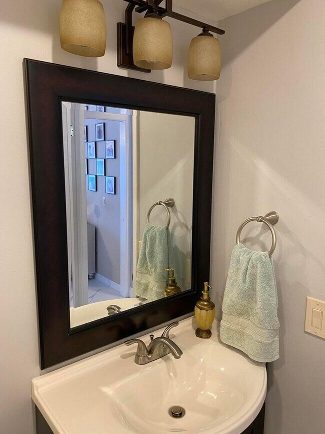 Building Photo - 579 Normandy Ln