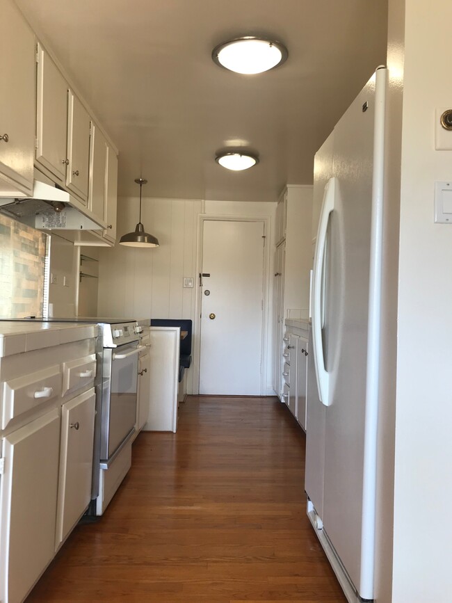 Kitchen - 23926 De Ville Way
