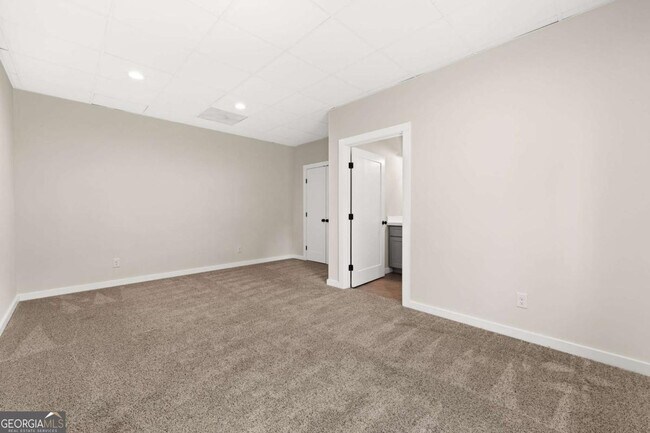 Building Photo - 221 Columbus Dr