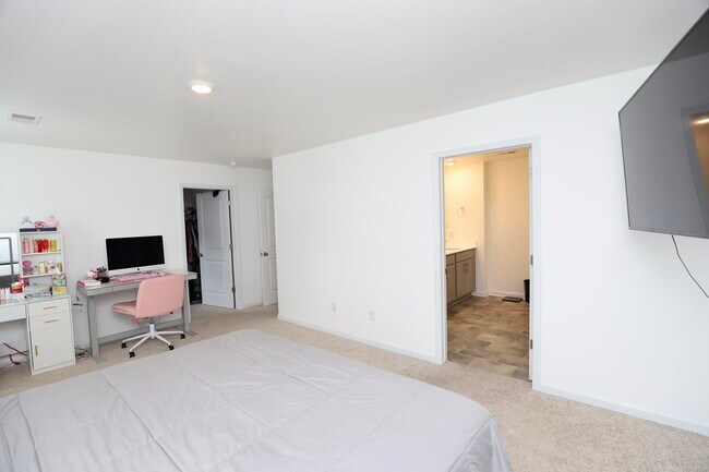 Building Photo - 2037 Elmridge Rd