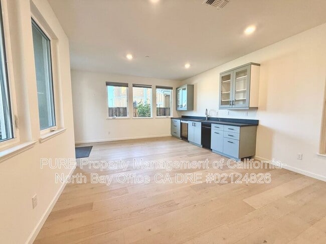 Building Photo - 6 Jasper Ct