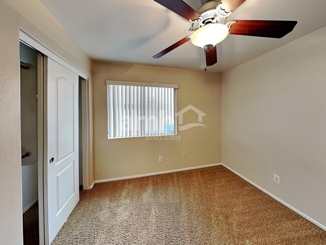 Building Photo - 11337 W Lincoln St