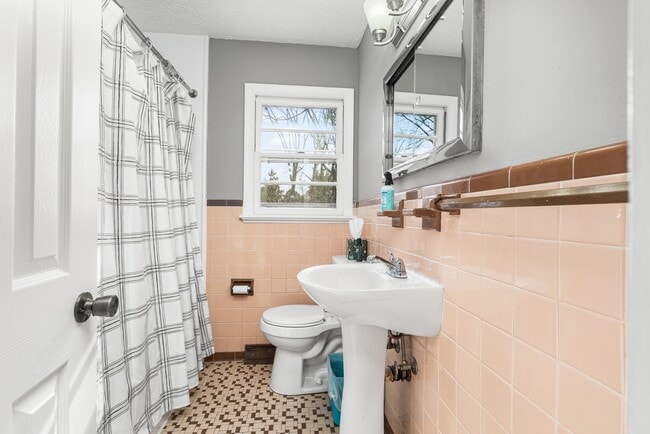 Building Photo - 509 Frank Ln