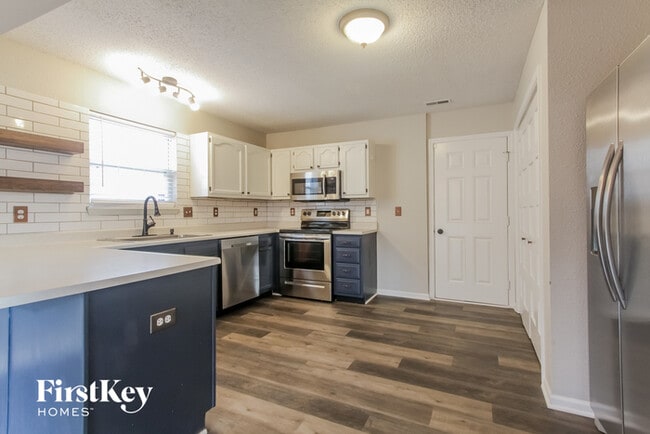 Building Photo - 12336 Tuckaway Ct