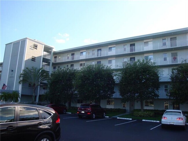 Building Photo - 2226 N Cypress Bend Dr