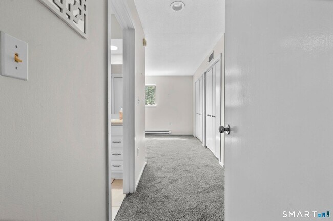 Building Photo - 43 Great Meadow Ln