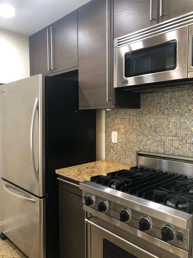 Building Photo - 10 Regent St