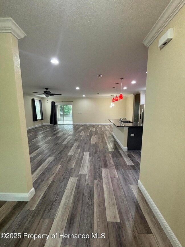 Building Photo - 1159 MacFarlane Ave