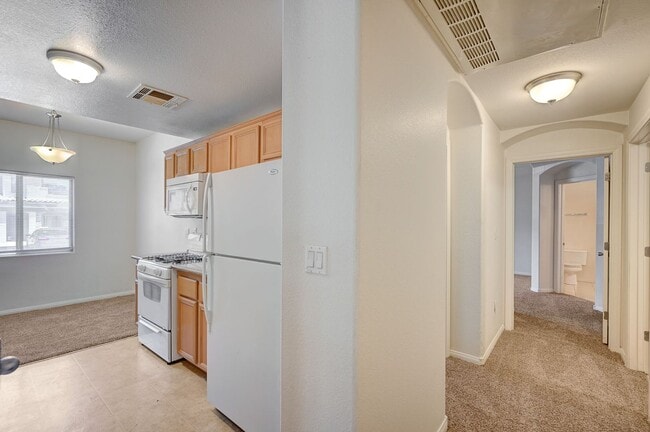 Building Photo - Charming 3-bed, 2-bath Downstairs Unit