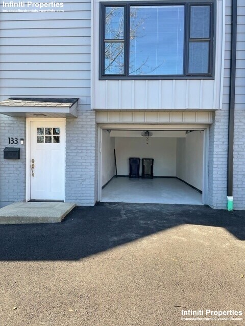 Building Photo - 133 N Huffman St