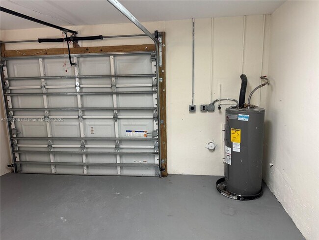 Building Photo - 1830 NW 61st Ave