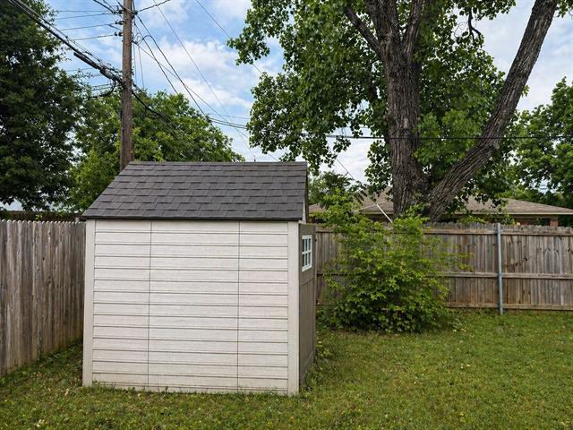 Building Photo - 812 Irwin Dr