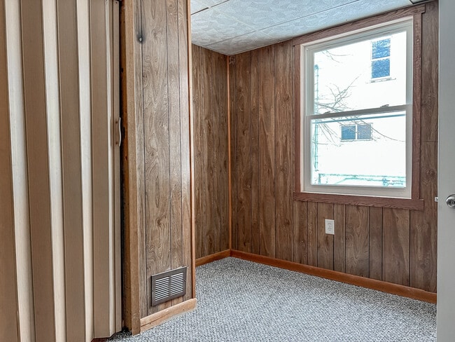 Building Photo - 617 W Baraga Ave