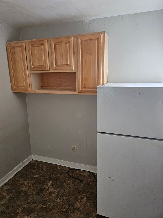 Building Photo - 3 bdrm 1 bath ready to rent