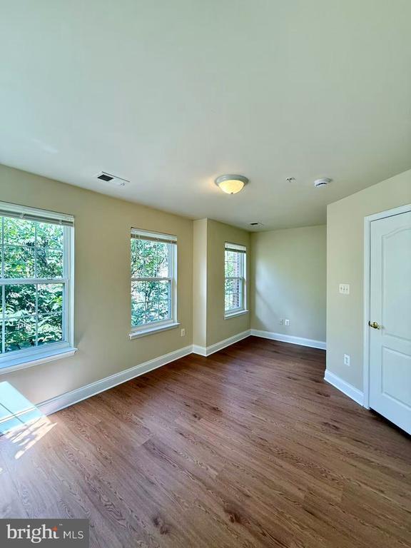 Building Photo - 11818 Regents Park Dr