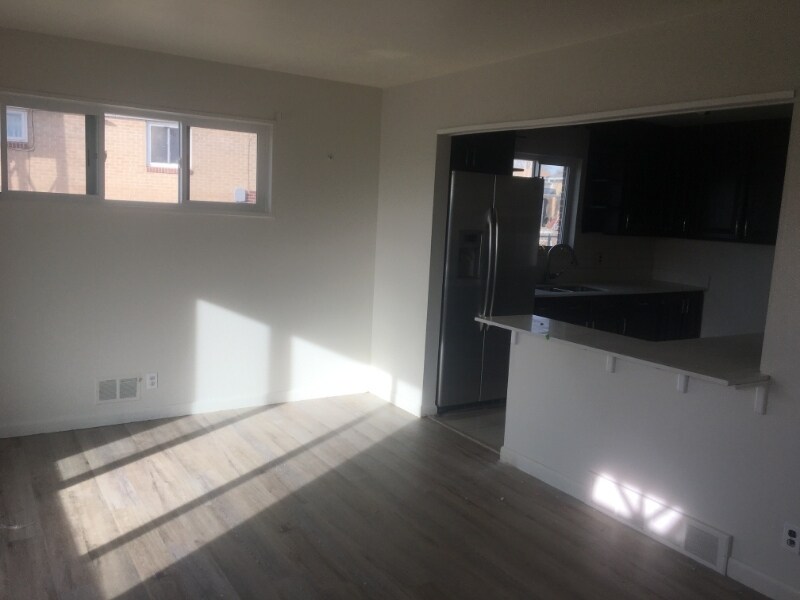 Building Photo - 481 W 70th Pl