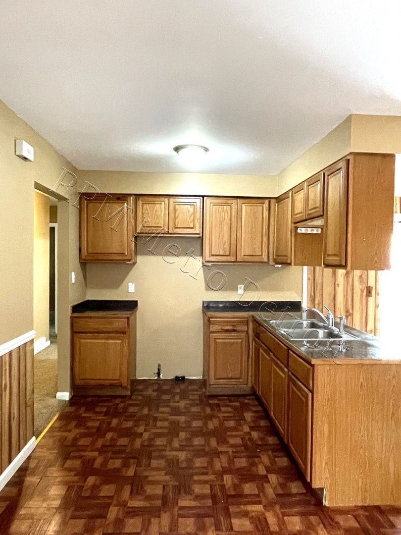 Building Photo - 33633 Cheryl St