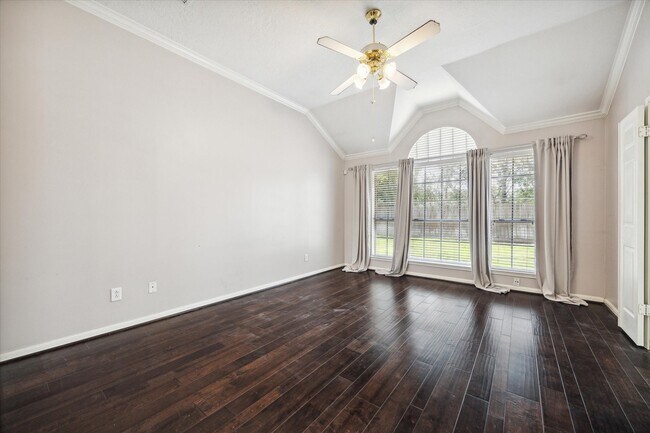 Building Photo - 8830 Fairbloom Ln