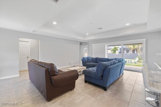 Building Photo - 315 SW 31st Pl