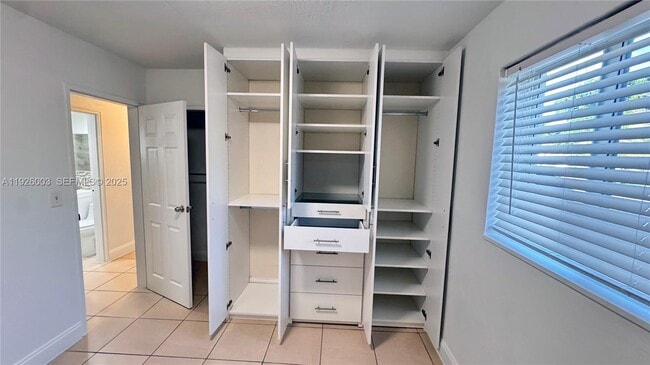 Building Photo - 1400 N 70th Way