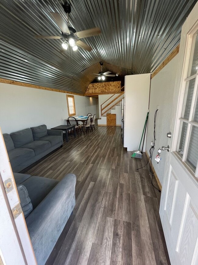 Building Photo - Cozy Fully Furnished 1-Bed 1-Bath Tiny Hom...