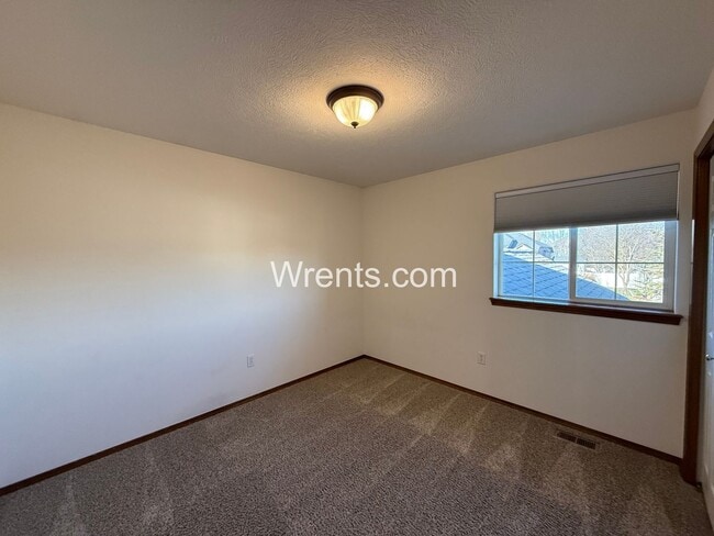 Building Photo - Beautiful 5-mile prairie home! Available now!