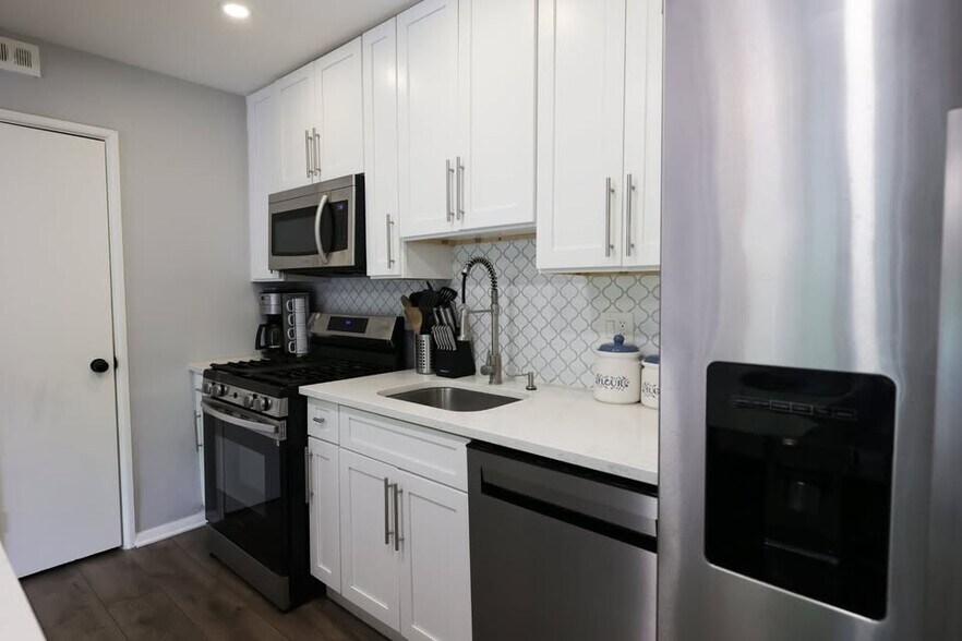 Building Photo - 2912 Kings Chapel Rd