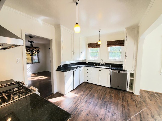 Kitchen counter - 2327 Midvale Ave