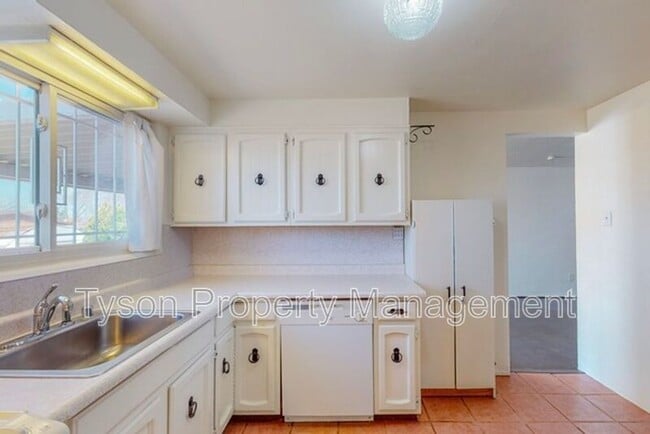 Building Photo - 3321 Cardenas Dr NE