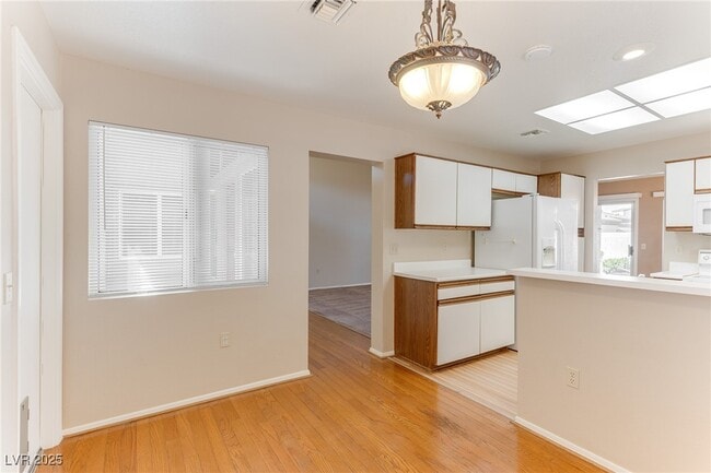 Building Photo - 8632 Desert Holly Dr