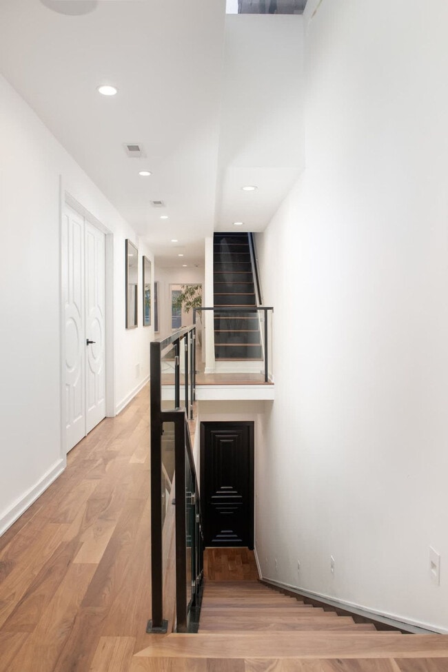 Building Photo - 22 E Elm St