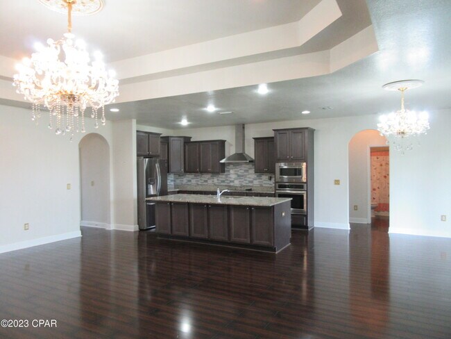 Building Photo - 105 N Shoreview Dr.