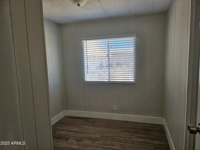 Building Photo - 1113 W Corinthian Cir