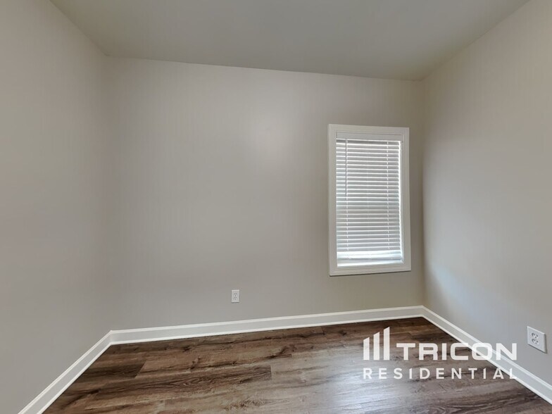 Building Photo - 172 Churchland Dr