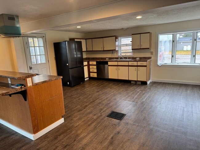 Building Photo - 983 US HWY 11