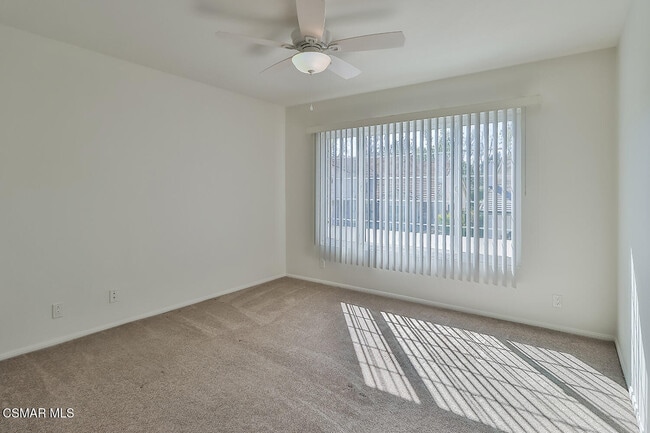 Building Photo - 270 Fox Hills Dr