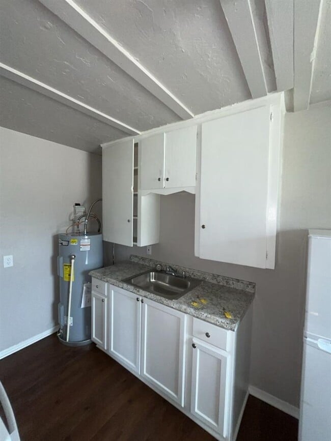 Building Photo - 410 SW 14th St