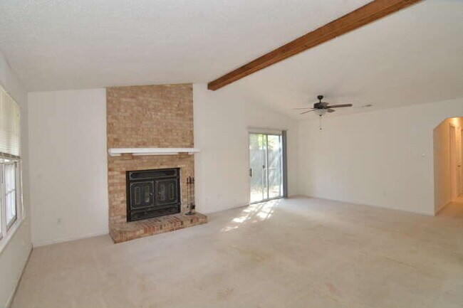 Building Photo - 1020 Tealwood Dr