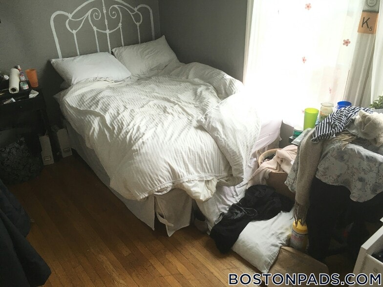 Building Photo - 3 Kinnaird St