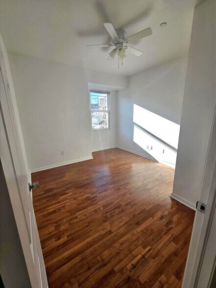 Building Photo - 601 N 39th St