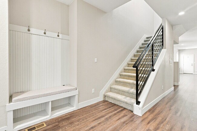 Building Photo - $3,740.95 - 4 bed, 3.5 bath Updated Townhome in Englewood!