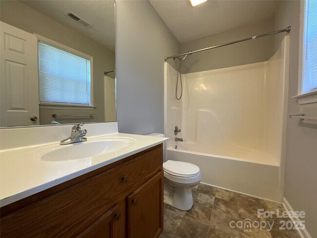 Building Photo - 135 Braeburn Dr