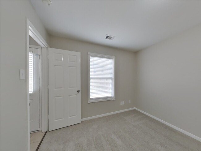 Building Photo - 16821 Greenhouse St