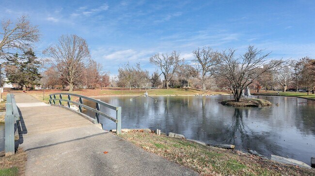 Building Photo - 174 Reinhard Ave